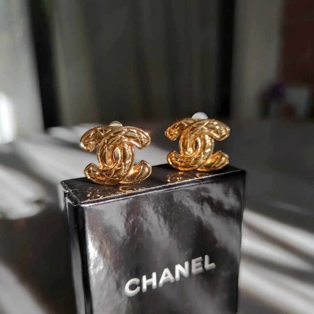 Vintage Chanel CC Clip-on Earrings Gold Plated, Women's Fashion, Jewelry &  Organisers, Earrings on Carousell