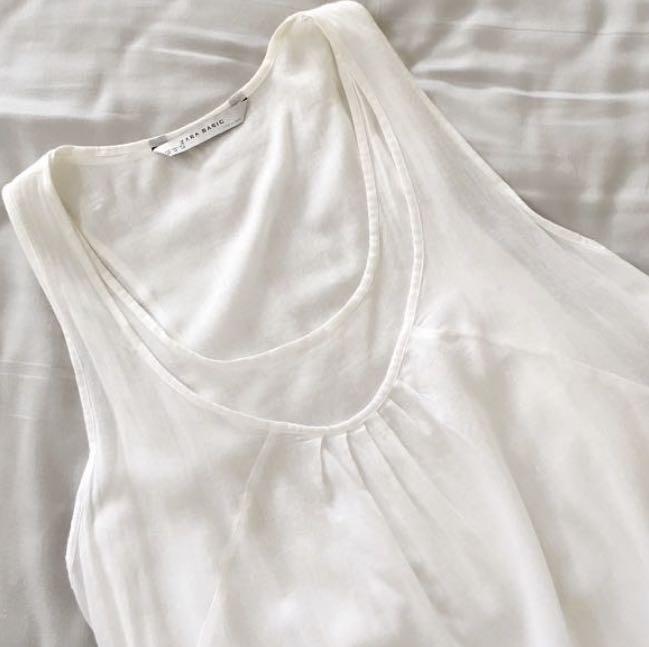 Zara basic (Category: Sleeveless) located in Ampang. Submitted by zeldahel (Listing ID 1160000161, Image 2). Description: Size tak berapa ngam .