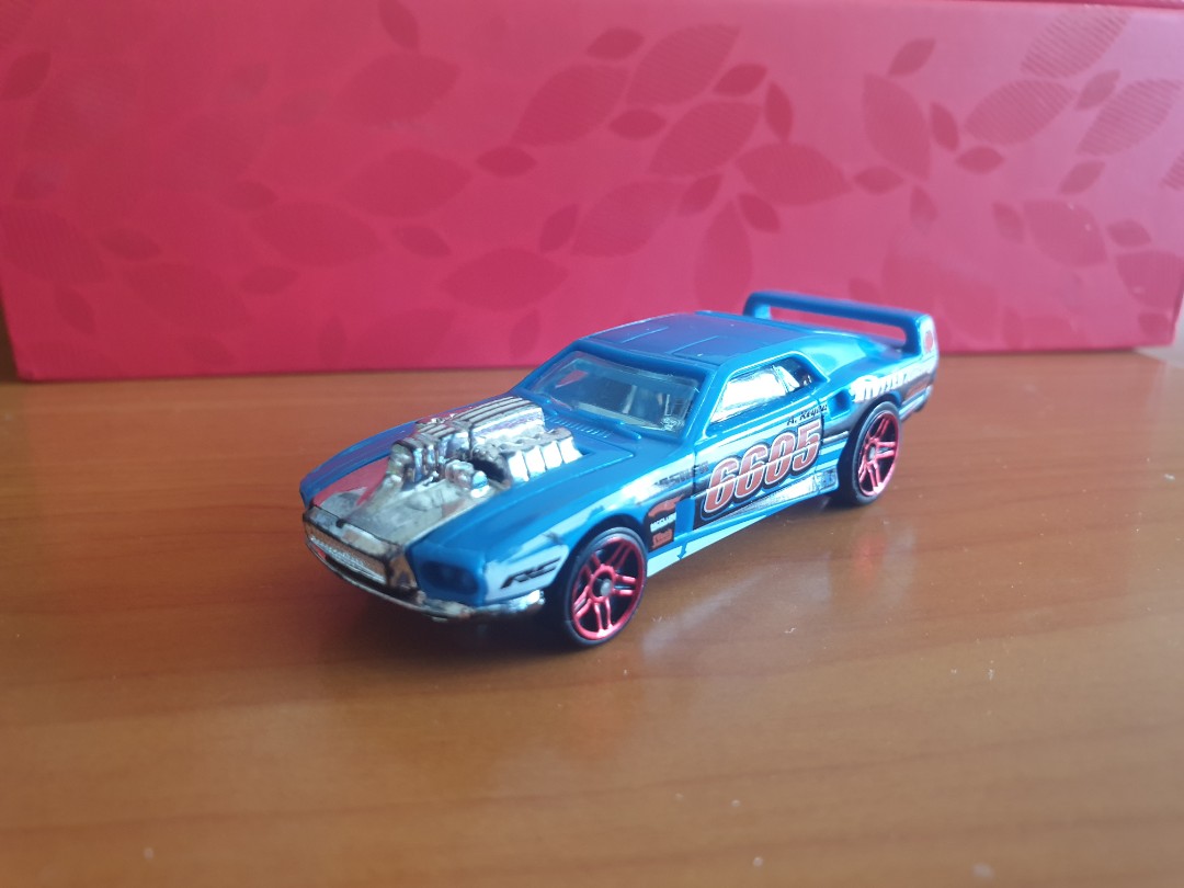 3 Lane Super Speedway Exclusive Hotwheels Rivited Hot wheels