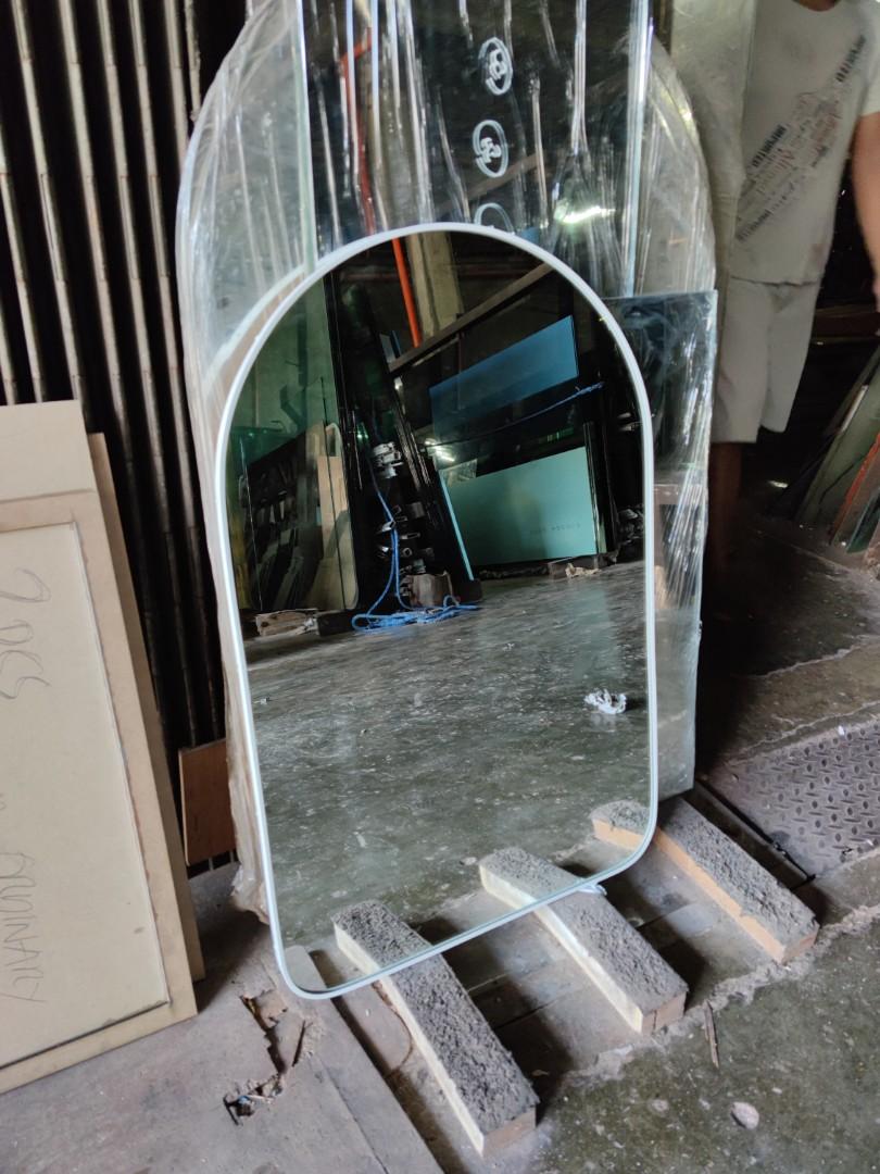 Arc mirror with rounded corners (Category: Mirrors) located in Malabon City. Submitted by mirrors.ph (Listing ID 1160158199, Image 3). Description: Arc mirror with rounded corners in white aluminum frame and plywood backing. Using 6mm thick copper free lead free mirror. Size: 2ft x 3ft P1620 Add P200 if with back hook. Available colors gold, glossy black, matte black, white and silver aluminum frame. Customize sizes and shapes are welcome..