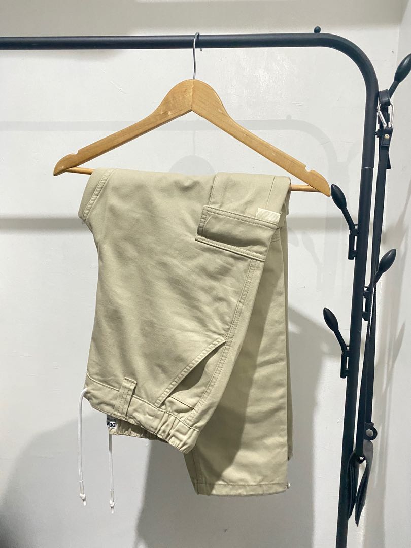 Bershka Cargo Khaki Pants, Men's Fashion, Bottoms, Joggers on Carousell