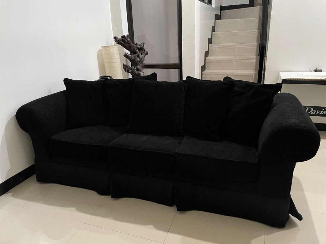 Black 4seater gamuza fabric sofa couch with 5 big throw pillows