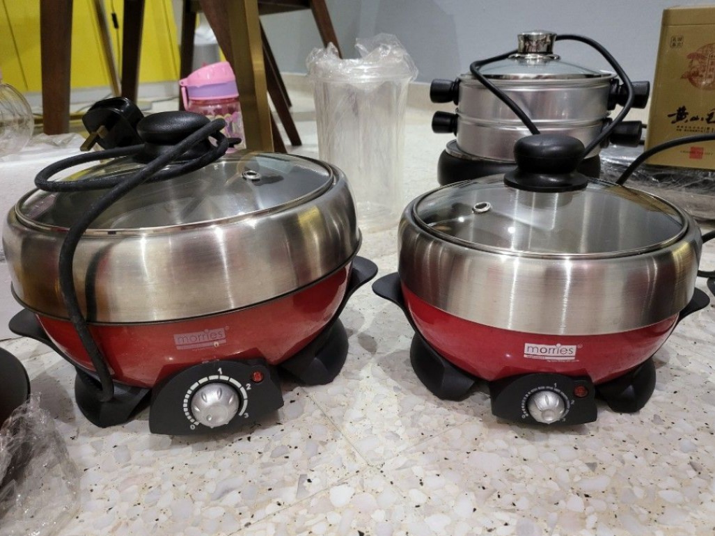 2 Morries pots for sale (small pot is sold), TV & Home Appliances