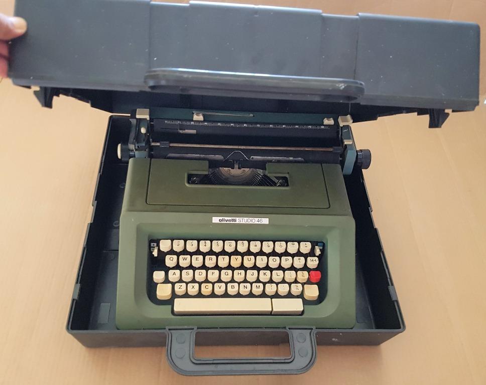 Vintage Typewriter Olivetti Studio 46 with Spanish Keyboard.