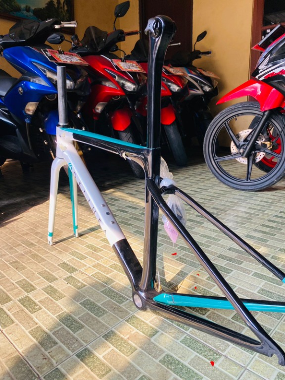 Frame sepeda roadbike carbon Delihea Rest size 44 PearlWhit