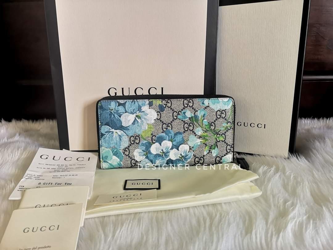 Gucci GG Supreme Small Blooms Pouch in Blue NEW - J'adore Fashion Boutique
