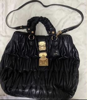 (Category: ) located in . Submitted by cheapthingssg (Listing ID 1160261966, Image 1). Description: .