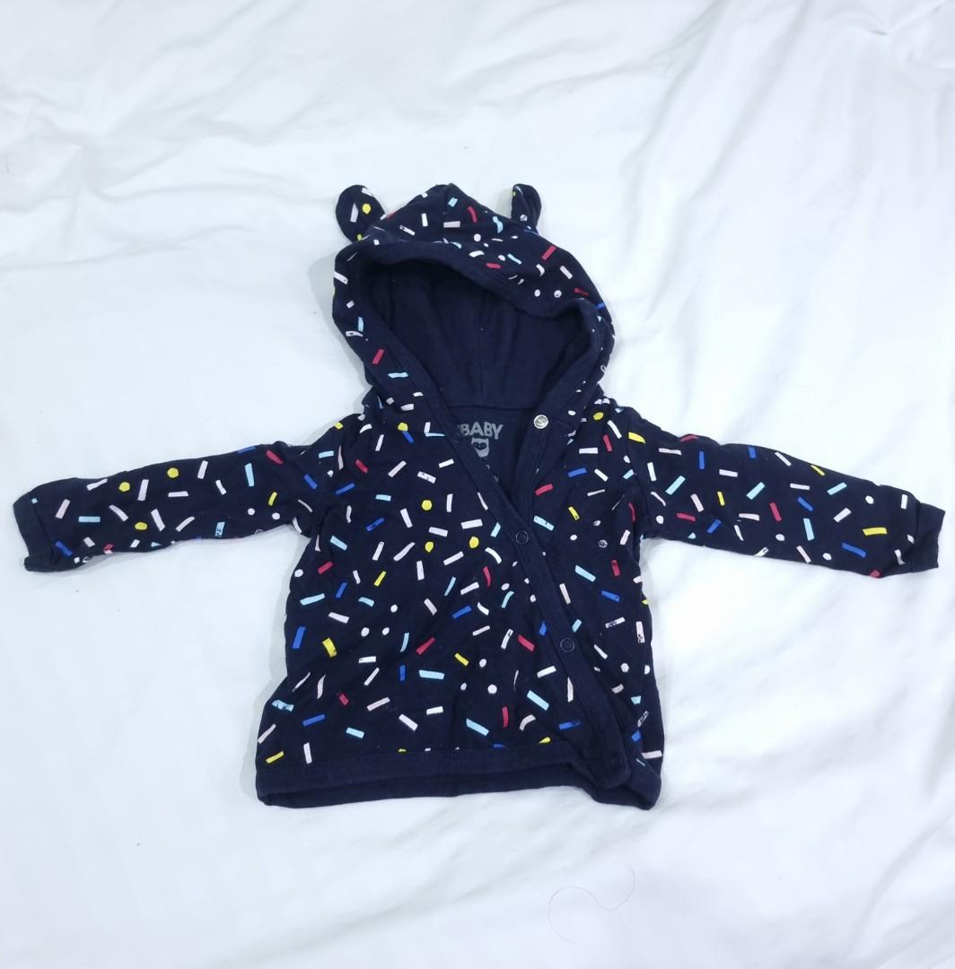 Newborn Hoodie/Jacket/Sweater (Category: Babies & Kids Fashion) located in Makati City. Submitted by inxs08 (Listing ID 1160203150, Image 1). Description: No damages or marks and with cute ears on the hoodie. Barely used. Fabric is not too thin. Can fit up to 3.5 kgs or 7lbs..