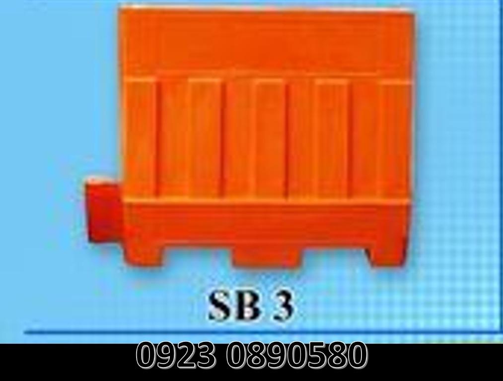Plastic road barrier sb3, Commercial & Industrial, Industrial Equipment