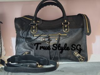 (Category: ) located in . Submitted by TrueStyleSGLuxury (Listing ID 1159124650, Image 1). Description: .