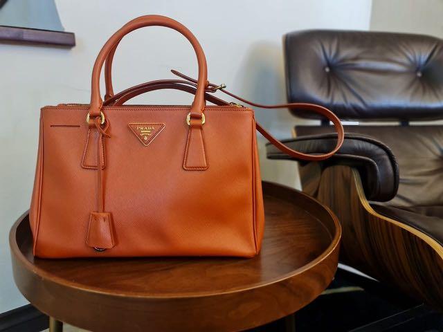 PRADA Saffiano Lux Papaya Leather Double Zip Tote Bag Luxury Iconic Bag  Hottest Colour 2022, Luxury, Bags & Wallets on Carousell