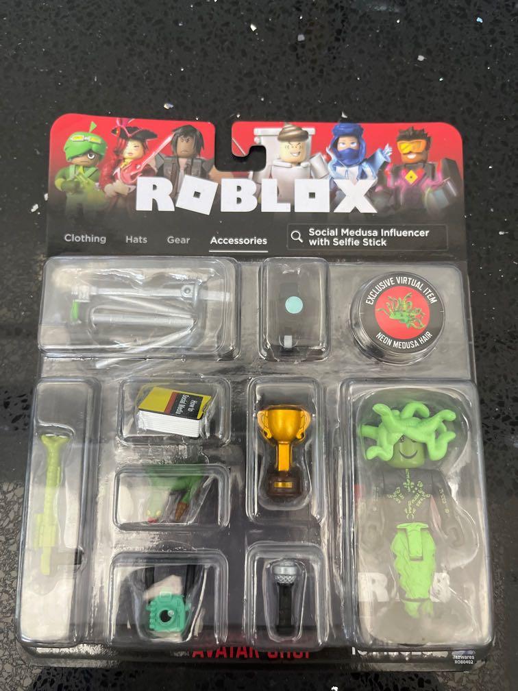 ROBLOX Avatar Shop (Social Medusa Influencer with Selfie Stick), 2