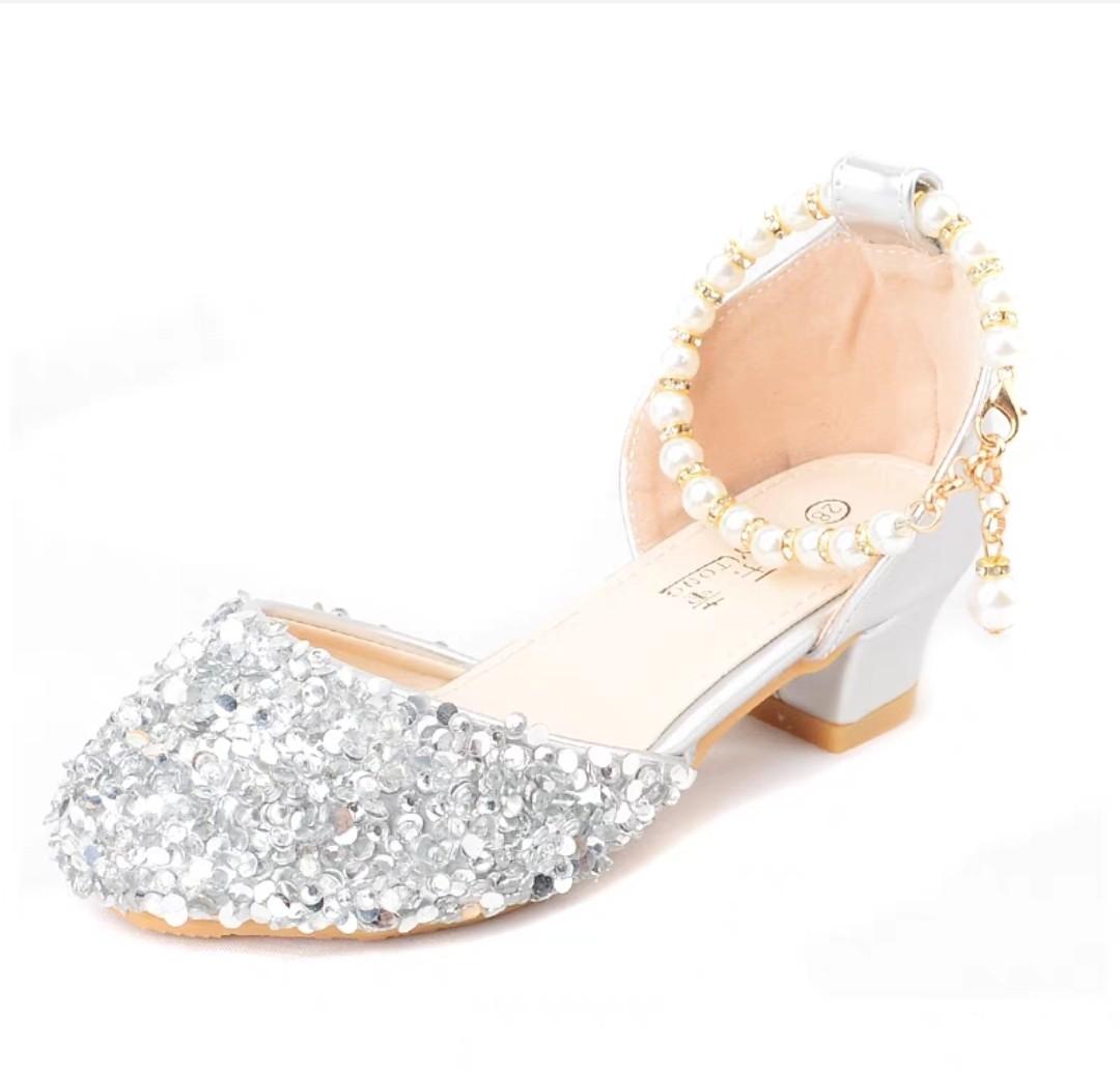 Shoe (Category: Dress Shoes) located in Singapore. Submitted by dordot (Listing ID 1160234521, Image 3). Description: Selling at $25 Rental at $12 Size 35 and 36 available Inner length 21.5 cm and 22 cm Wore once for concert only Very soft and comfortable Won't bite your legs, super comfort Rent a shoe option available, brilliant idea for concert or performance whereby once needed to wear once. Rental at $12 for 3 days, return in good and clean c