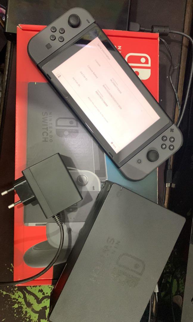 SWITCH V2 (Category: Nintendo) located in Kuala Lumpur. Submitted by stevenyep (Listing ID 1160129310, Image 1). Description: Want to sell USED V2 Joycon grey.