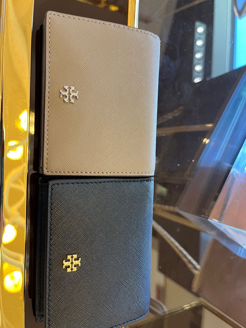 Tory Burch Emerson Mini wallet Saffiano leather, Women's Fashion, Bags &  Wallets, Wallets & Card Holders on Carousell