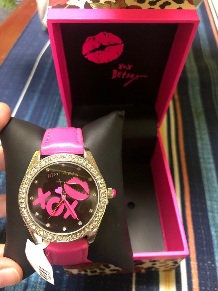 BETSEY JOHNSON WOMENS WATCH