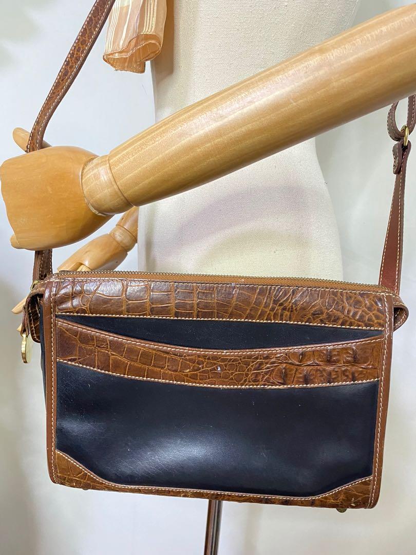 BRAHMIN BAG (Category: Luxury Bags & Wallets) located in Baguio. Submitted by manang_isang (Listing ID 1160304791, Image 2). Description: Brahmin tuscan leather bag Excellent condition needs polishing only With minimal white ink stain. (Removable) .