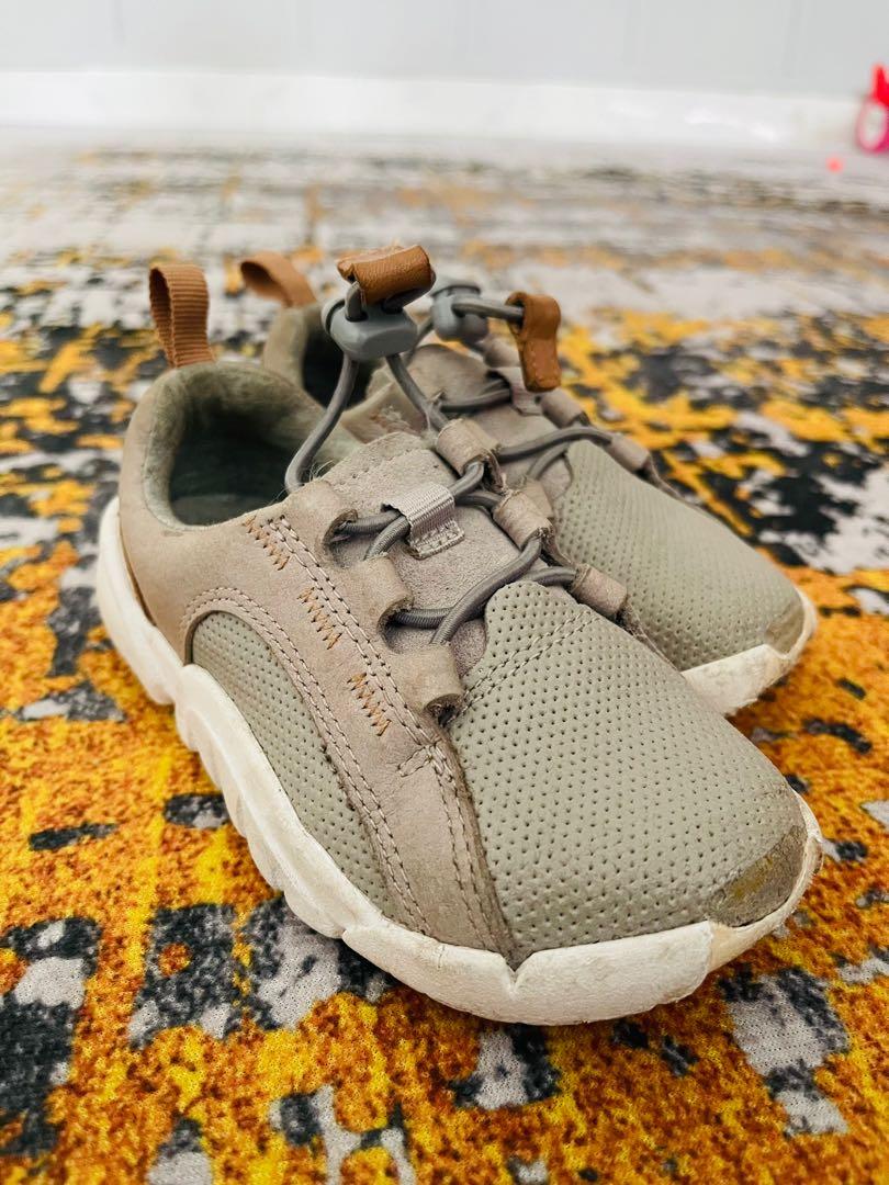 Clarks soft shoes store