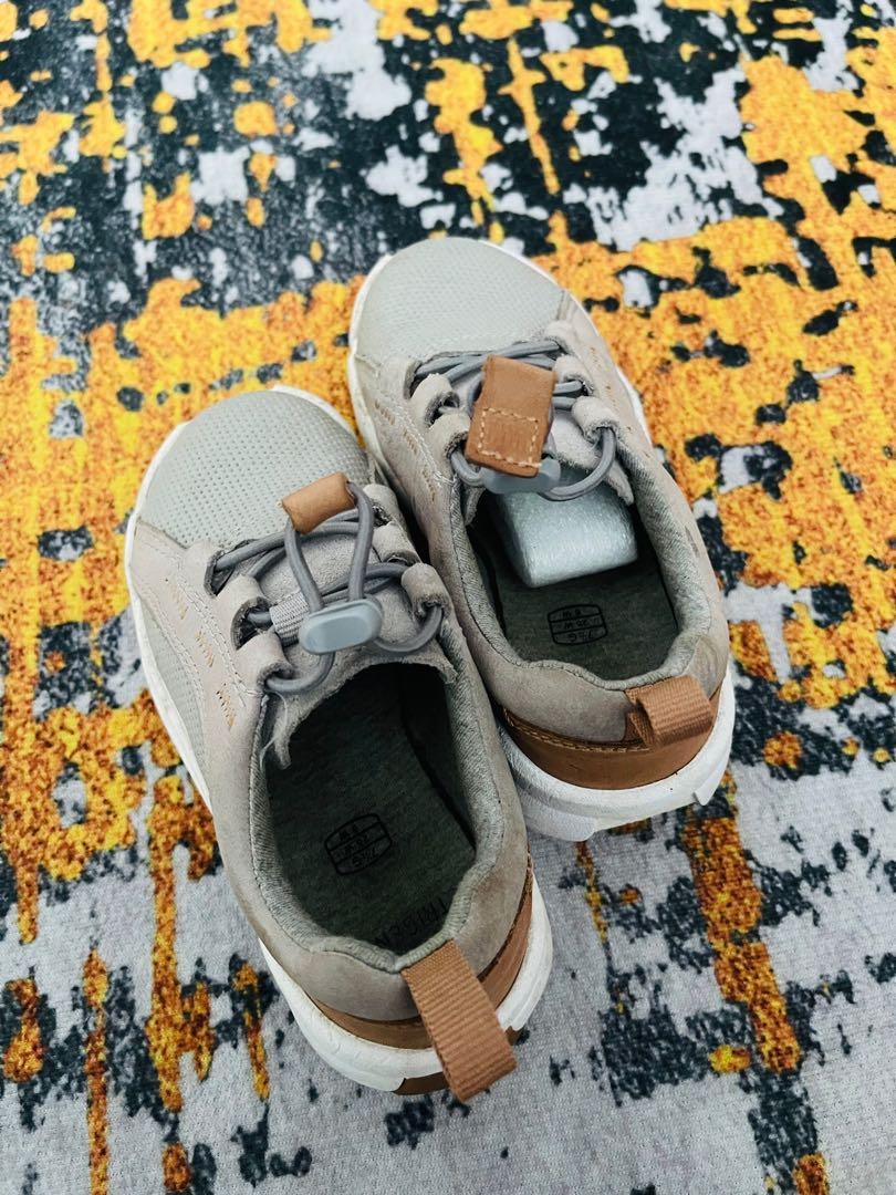 Clarks kids 2025 canvas