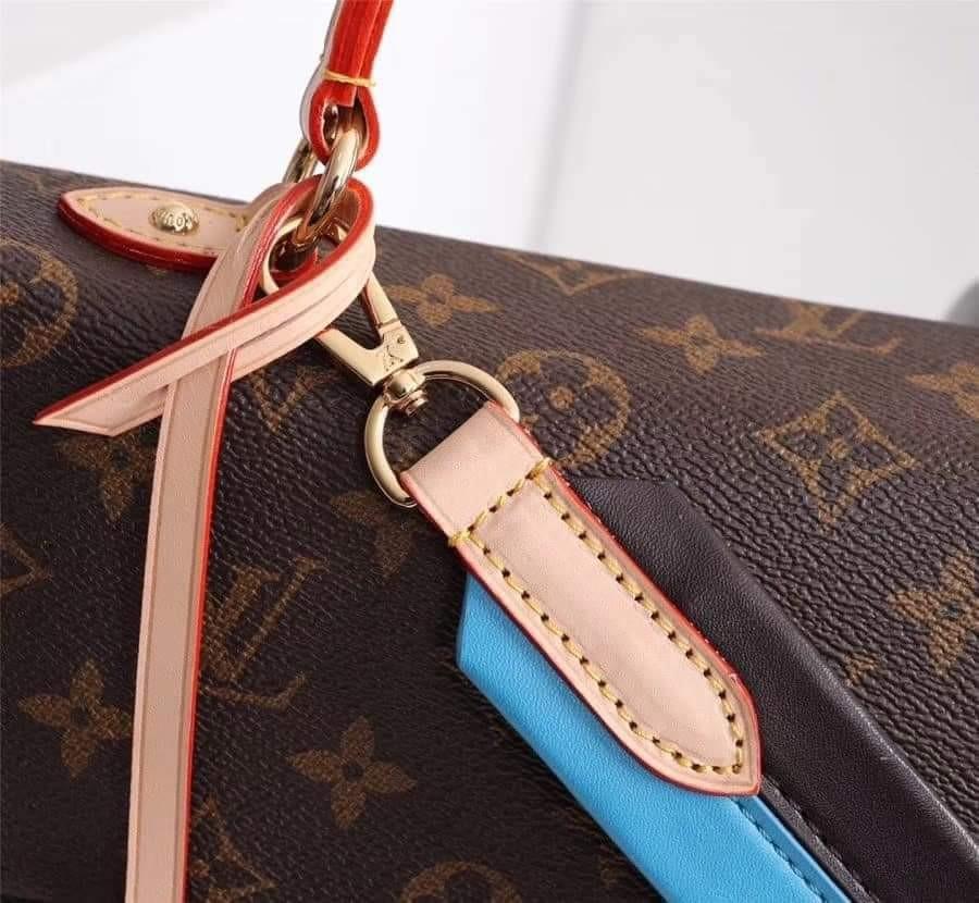 Cluny Sling bag (Category: Luxury Bags & Wallets) located in Makati City. Submitted by luxurbagonlineshop (Listing ID 1160411819, Image 2). Description: .