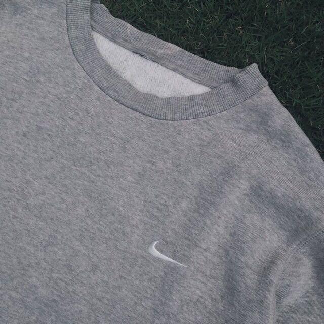 CREWNECK NIKE SMALL SWOOSH, Fesyen Pria 
