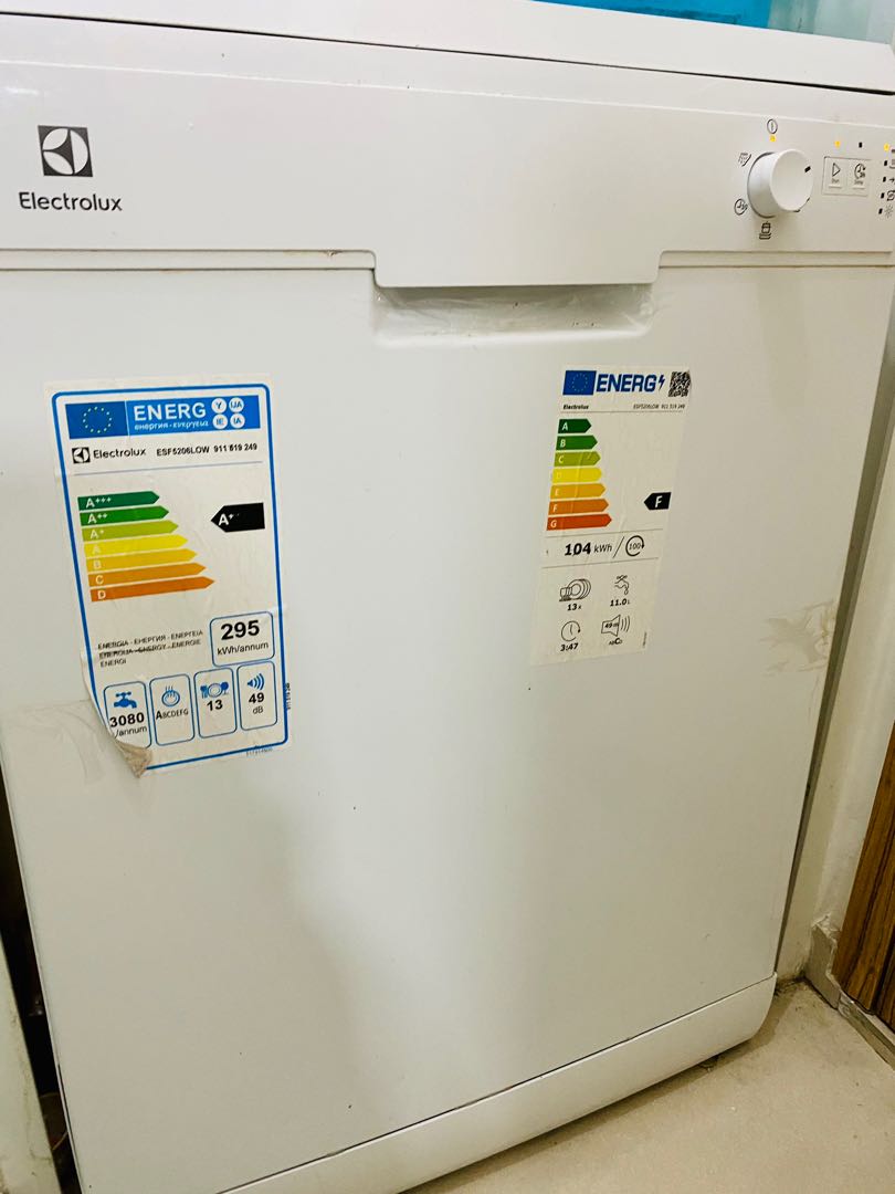 Electrolux ESF5206LOW Dishwasher with Air Dry Technology, TV & Home