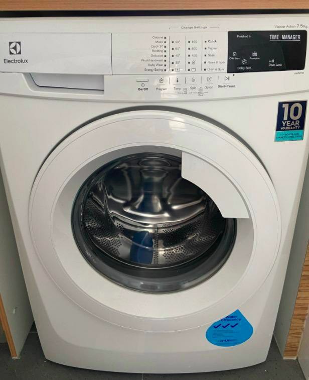 Electrolux Washing Machine Vapour Action 7.5kg EWF85743, TV & Home
