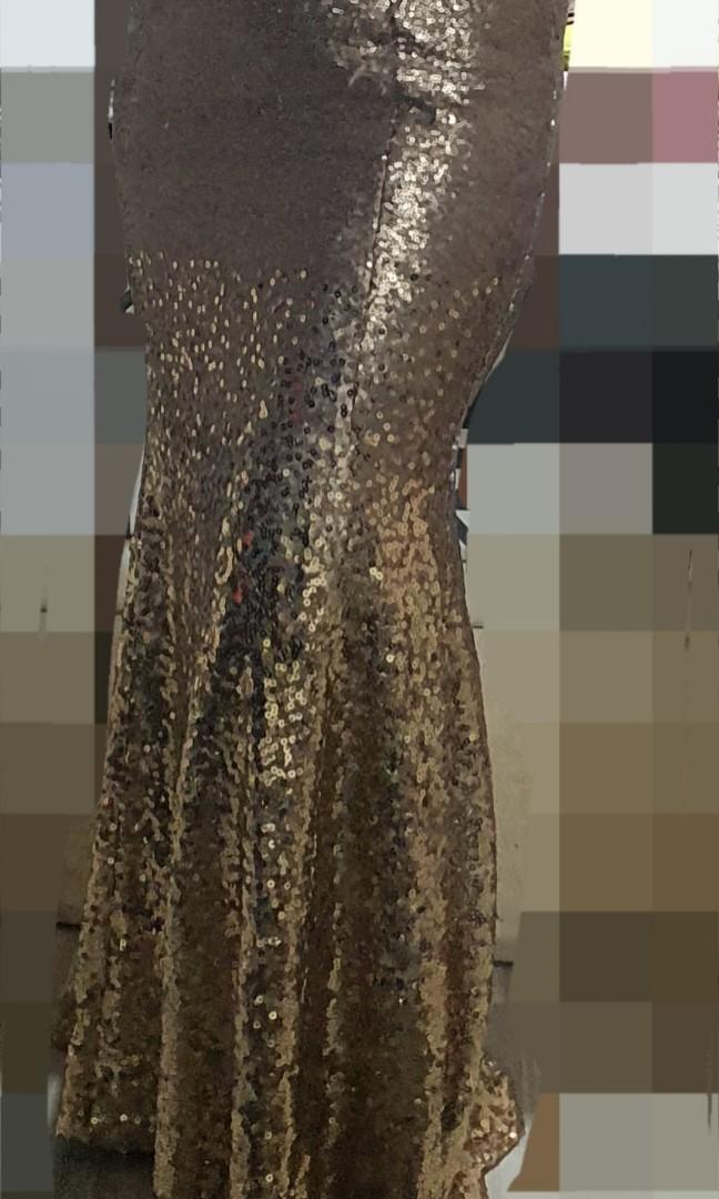 gold glitter skirt, Women's Fashion, Bottoms, Skirts on Carousell