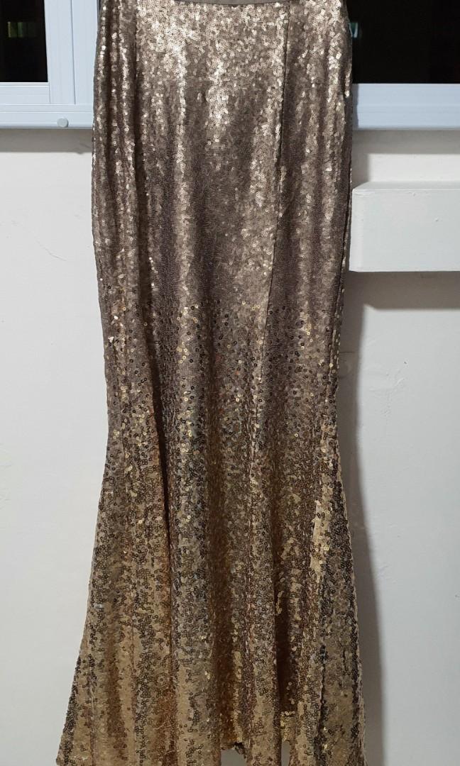gold glitter skirt, Women's Fashion, Bottoms, Skirts on Carousell