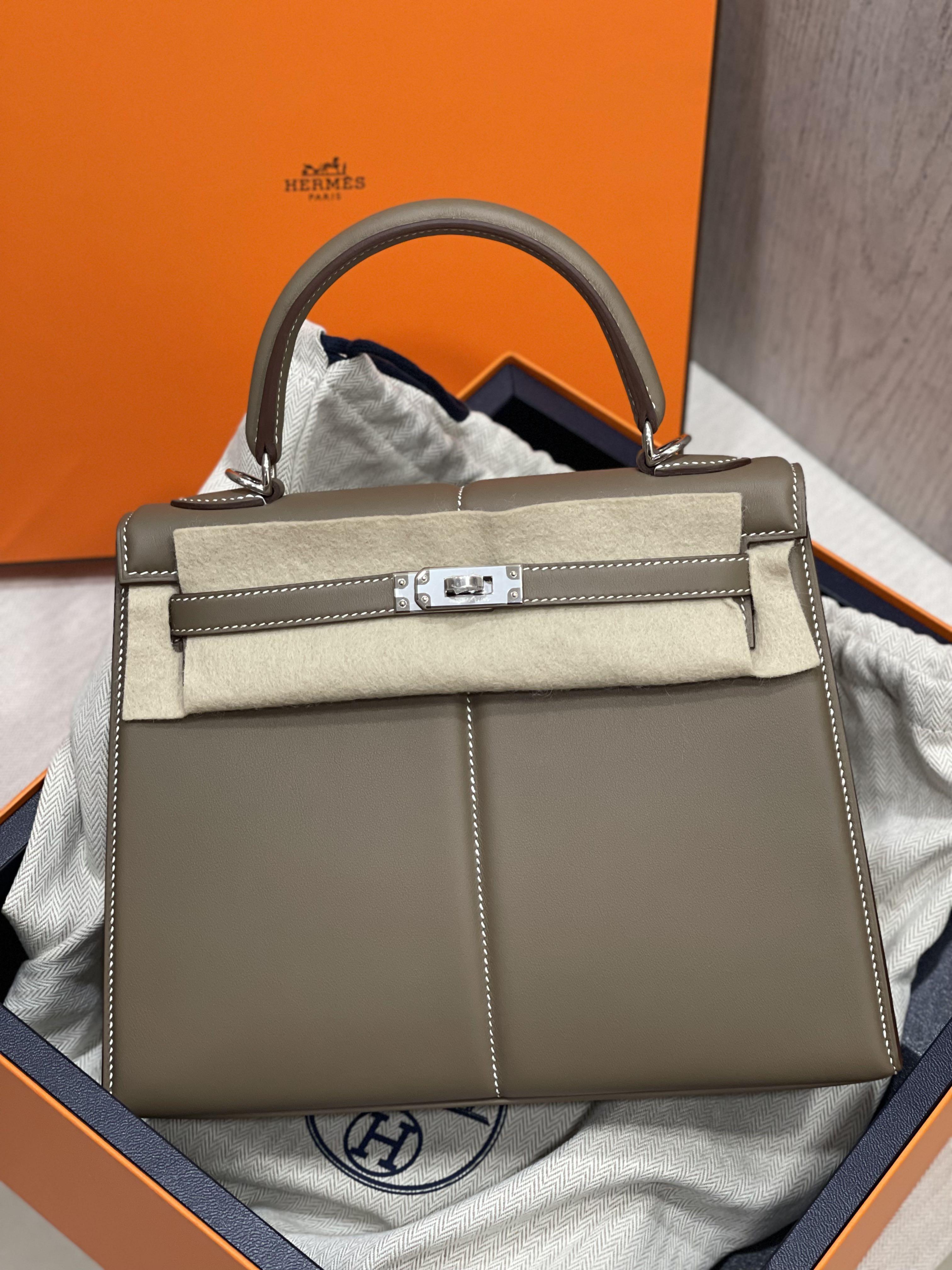 HERMES Kelly Sellier padded Size 25 Swift Leather Etoupe