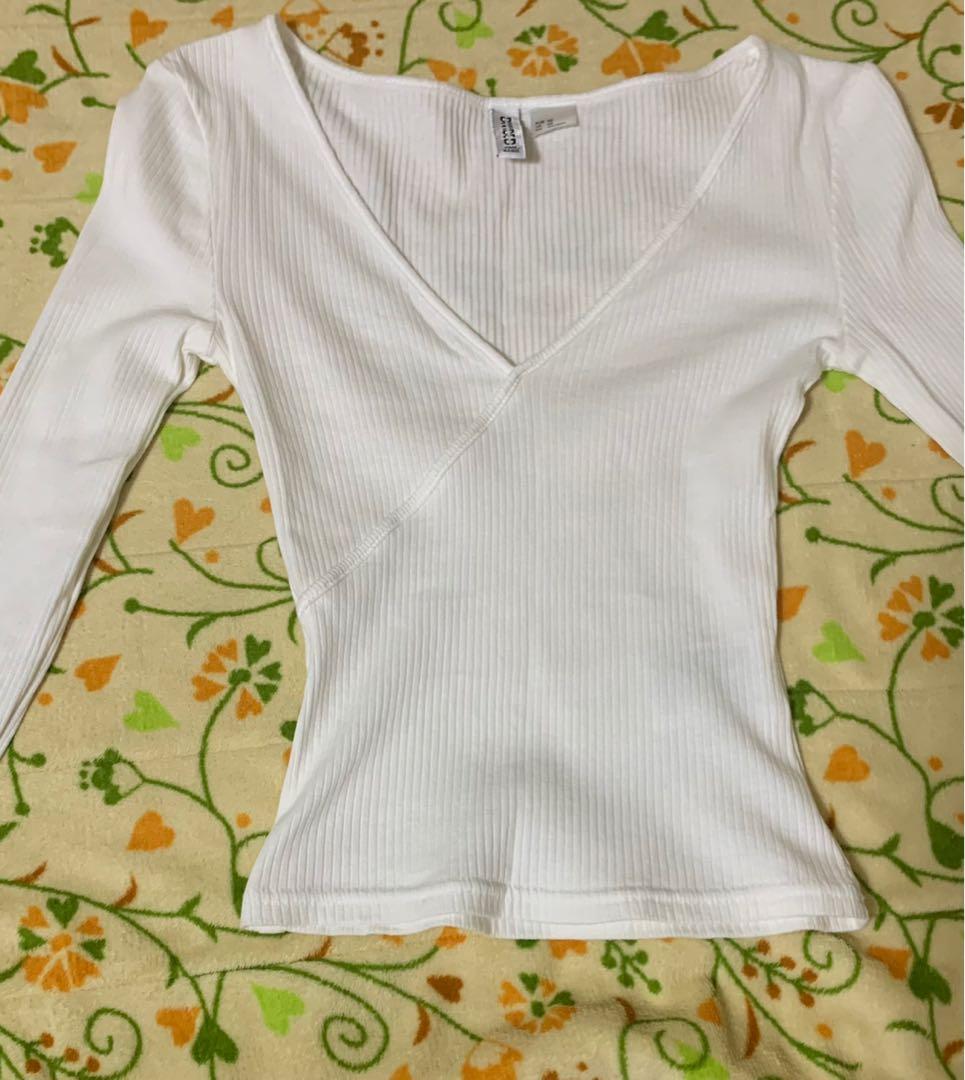 H&M Fitted Longsleeves (Category: Longsleeves) located in Imus. Submitted by s.h_aa (Listing ID 1160413333, Image 1). Description: - never used .