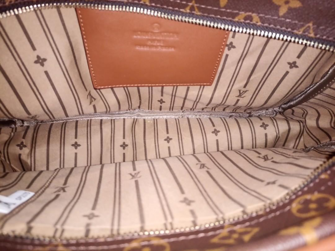 louis vuitton doctors bag (Category: Shoulder Bags) located in Manila. Submitted by crustynico23 (Listing ID 1146679051, Image 2). Description: selling this louis vuitton dr. bag . we do shipping across philippines. also avail in shopee account.