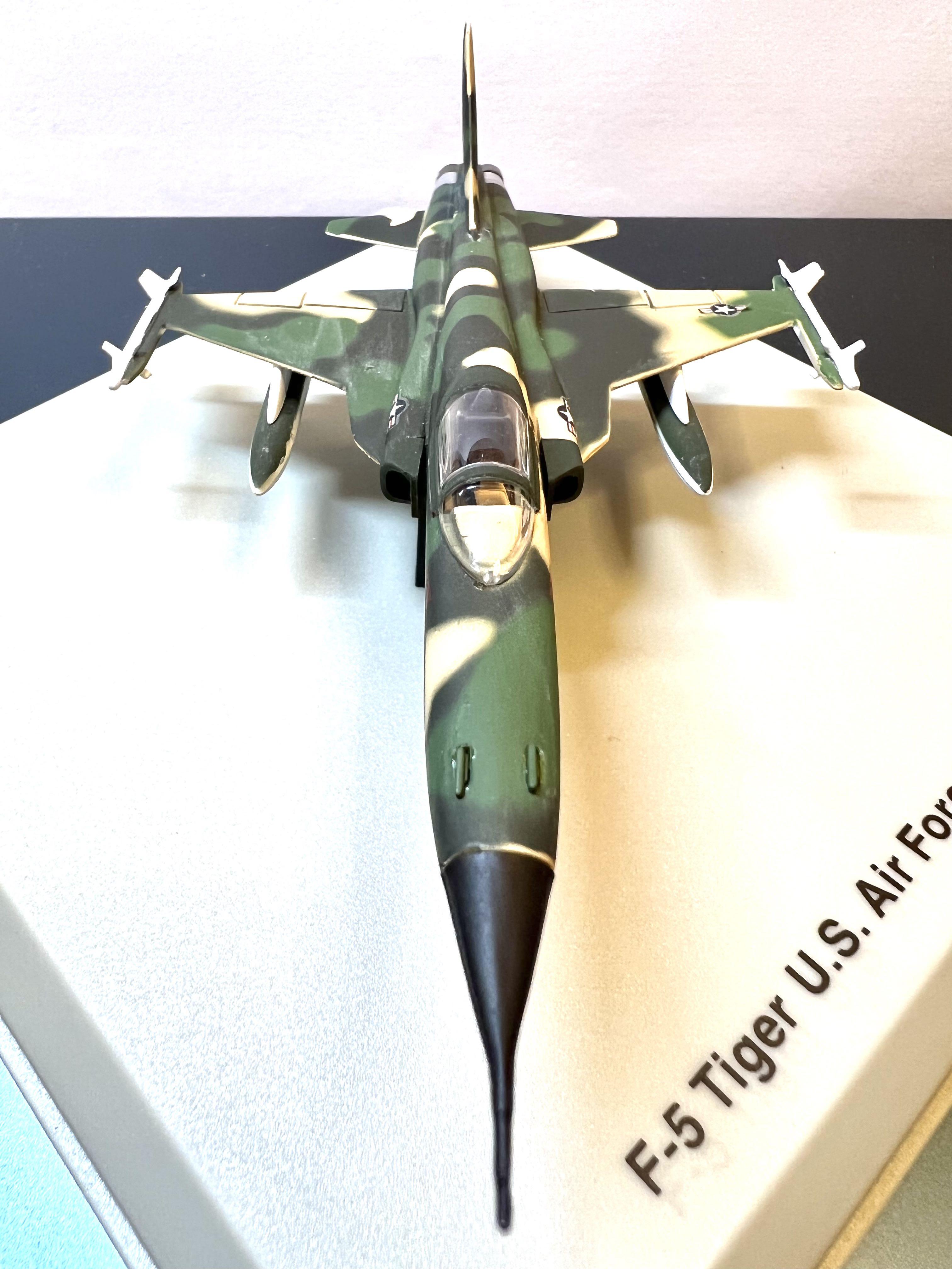 Metal Armour Collection U.S 越戰空軍戰鬥機合金飛機模型F-5 F-16