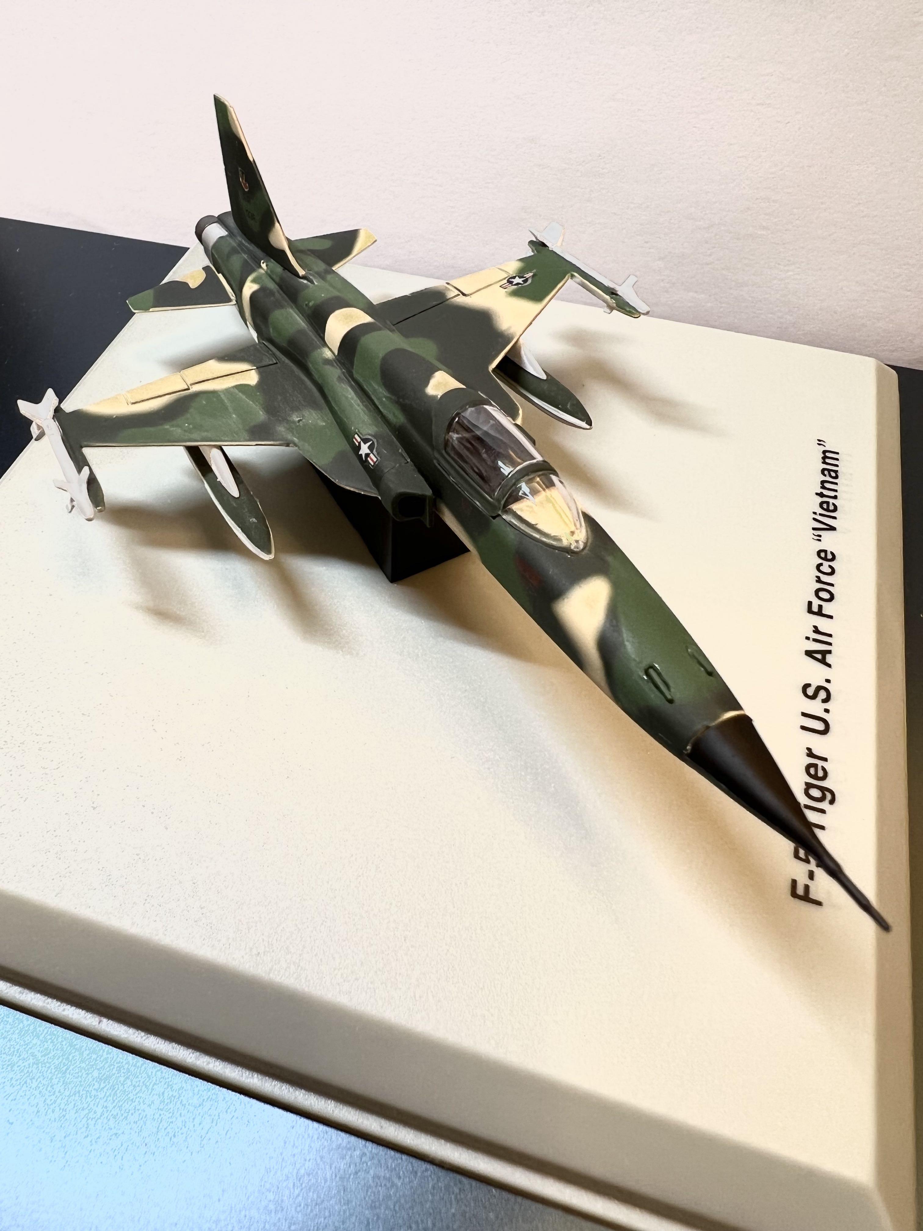Metal Armour Collection U.S 越戰空軍戰鬥機合金飛機模型F-5 F-16