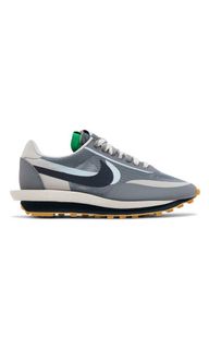 (Category: ) located in . Submitted by sneaker_collection (Listing ID 1160424935, Image 1). Description: .