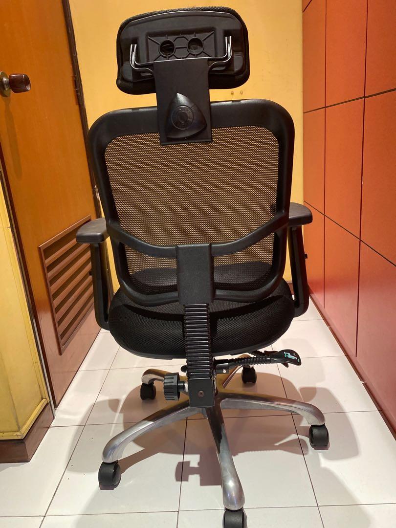 UMD Ergonomic Office Chair, Furniture & Home Living, Furniture, Chairs ...