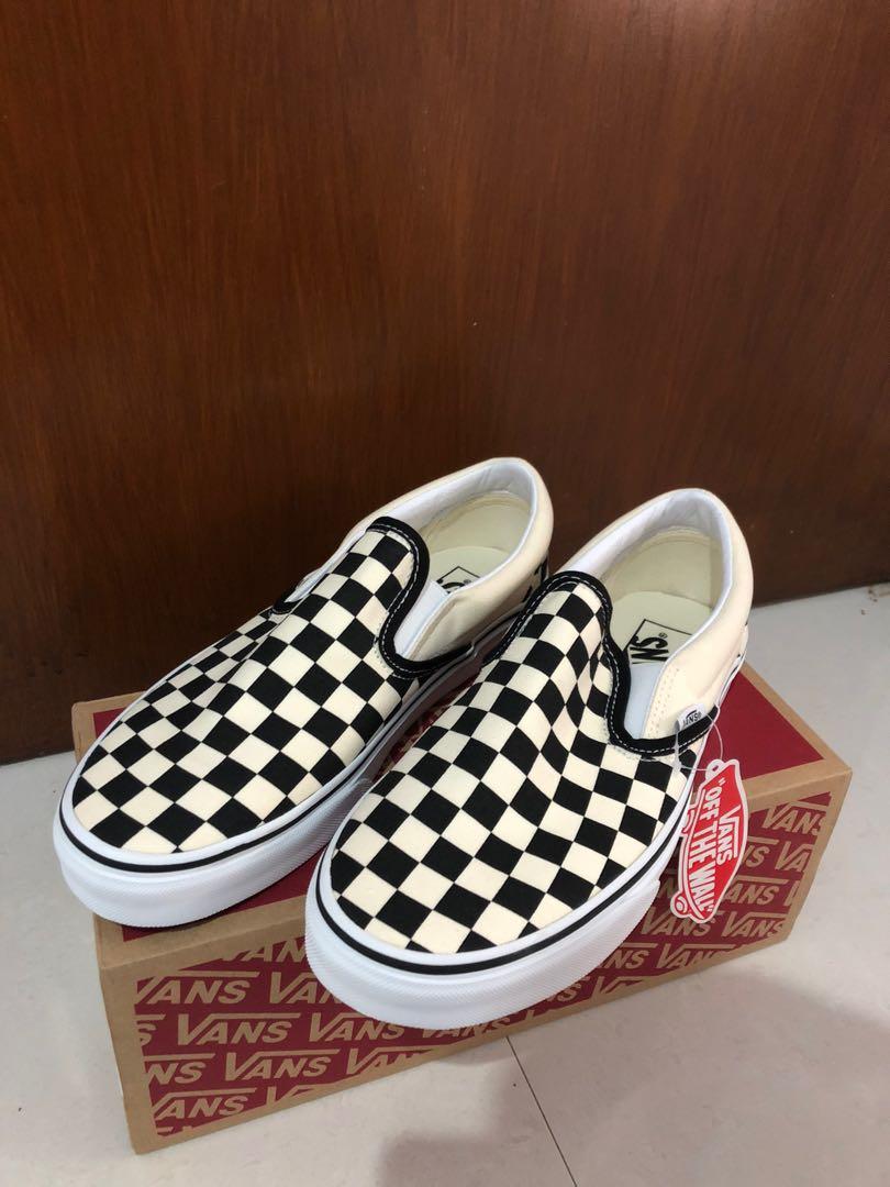 vans slip on checkerboard original resmi PT Navya zalora Fesyen Pria Sepatu Sneakers di Carousell