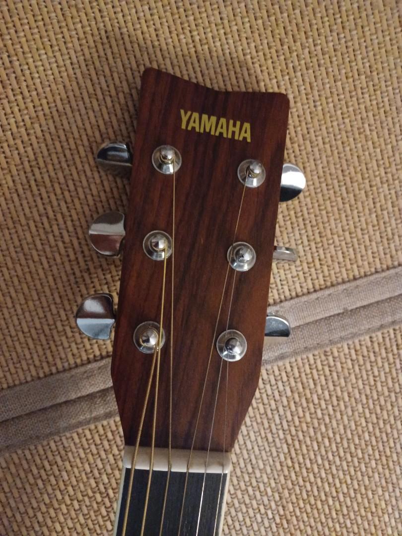 Vintage Yamaha Guitar with Case, Hobbies & Toys, Music & Media, Musical