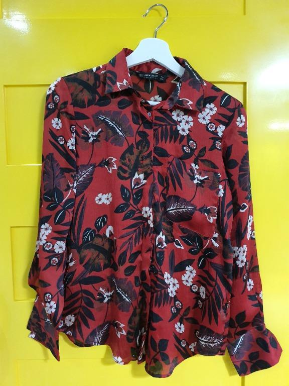 Zara Basic (Category: Blouses) located in Makati City. Submitted by annaisabelhm (Listing ID 1160298331, Image 1). Description: Barely used and still in good condition authentic Zara Blouse. Can fit up to Small Size. See photos for details or you can message me for thorough details. Item#: JCB1-003.