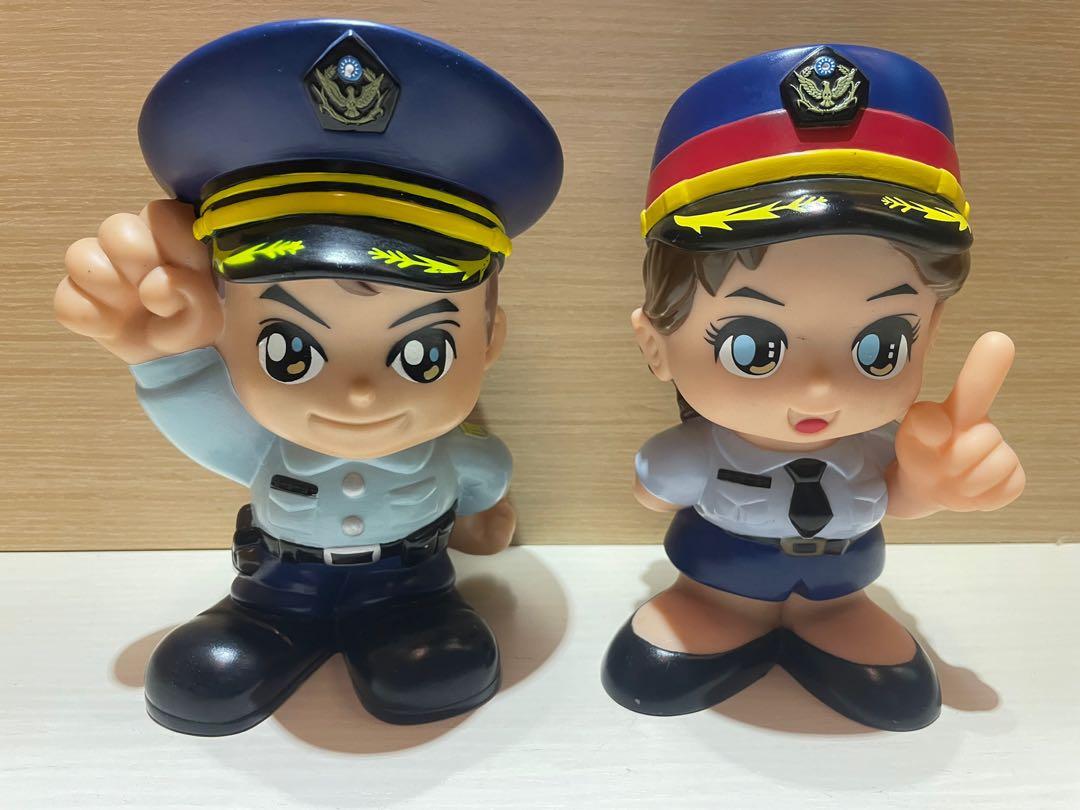 男女警察公仔 警察公仔 Q版警察公仔 存錢筒公仔 警察存錢筒 二手公仔 絕版公仔 限量公仔, 書籍、休閒與玩具, 玩具、公仔、桌遊在旋轉拍賣