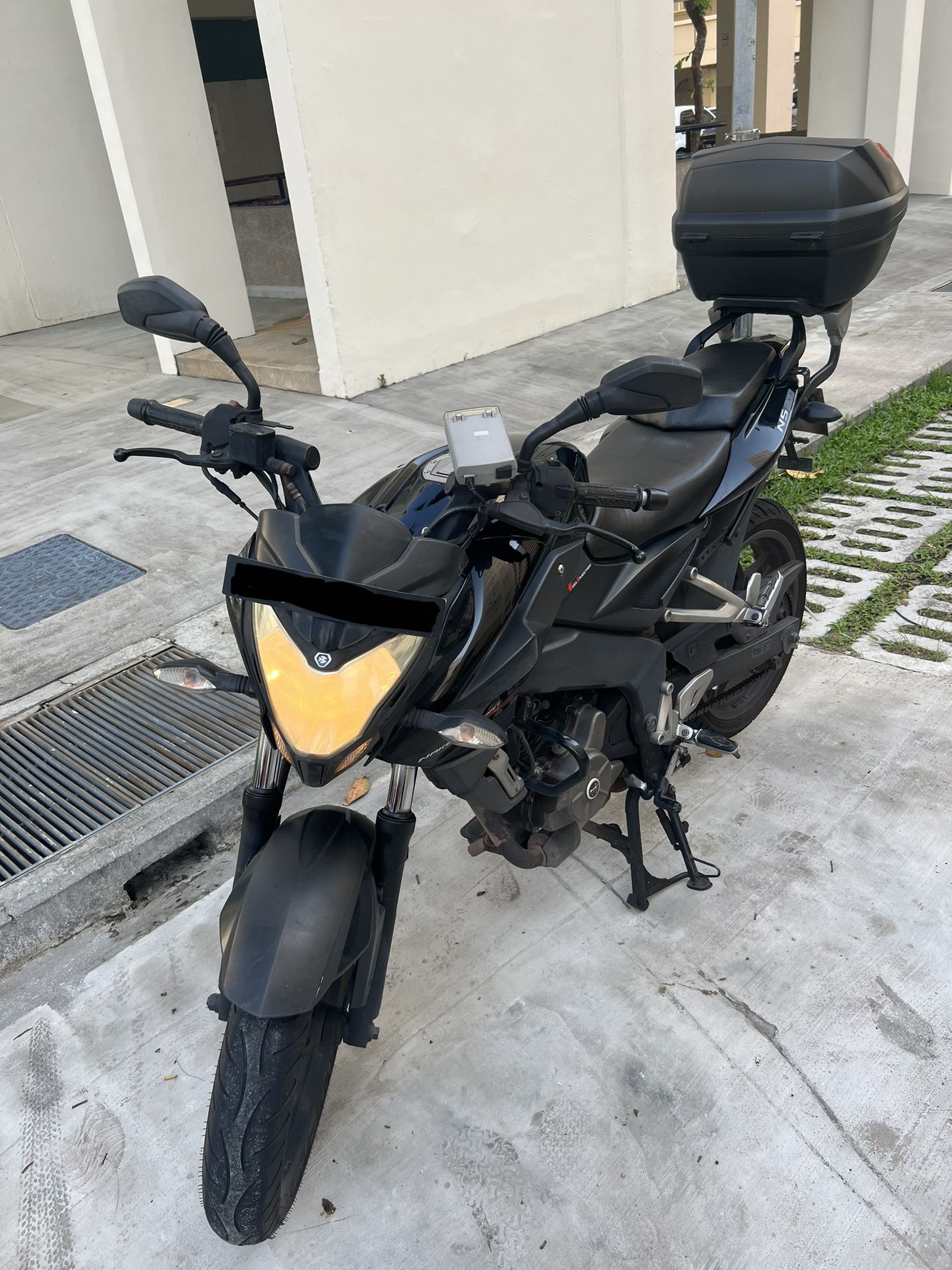 bajaj pulsar ns 180 on road price