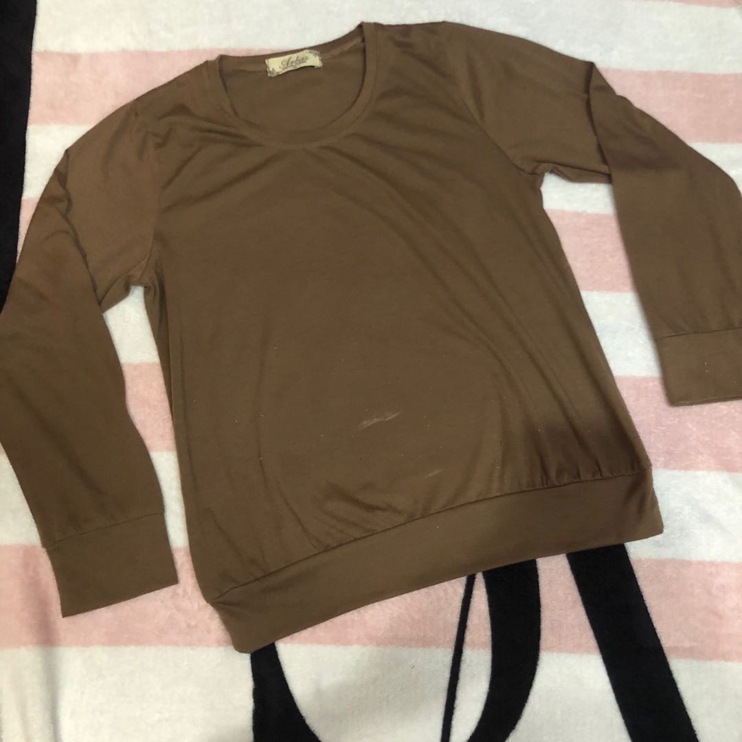 brown sweat shirt