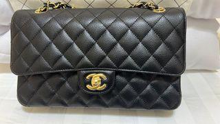 Chanel classic medium caviar