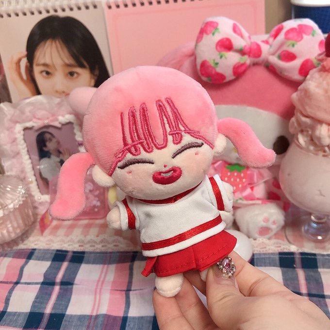 Chuu plush hot sale