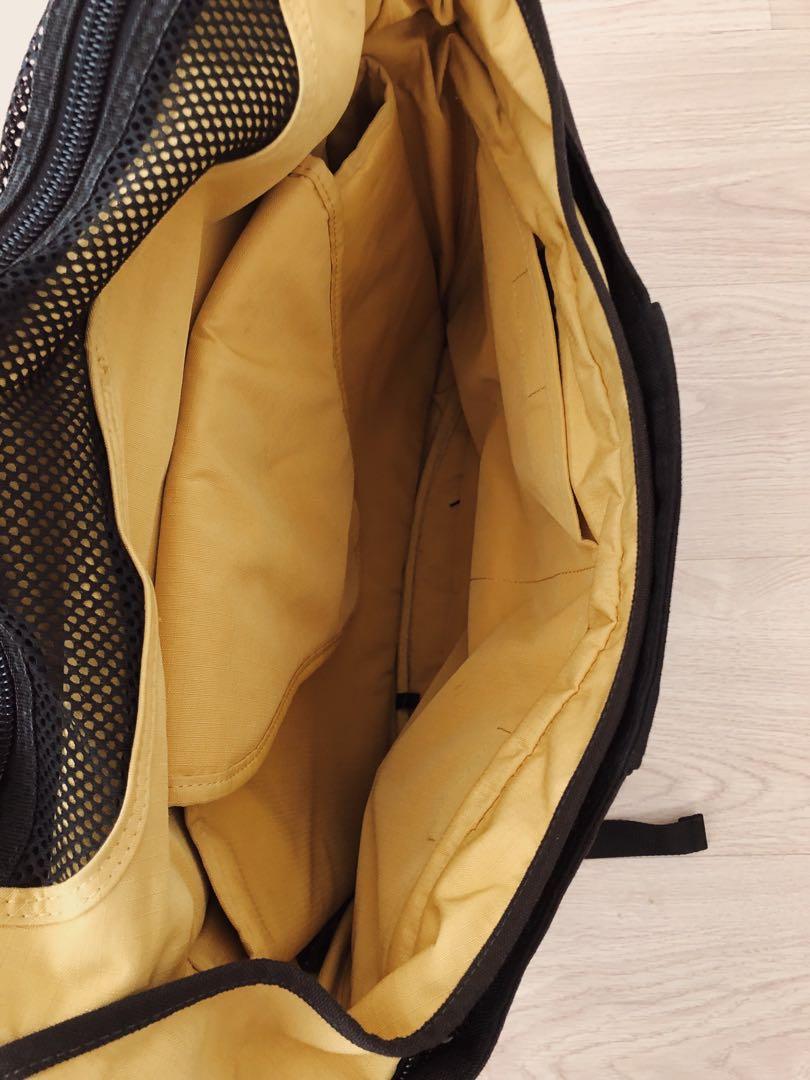 Crumpler Part & Parcel Messenger Bag (L), Men's Fashion, Bags, Sling