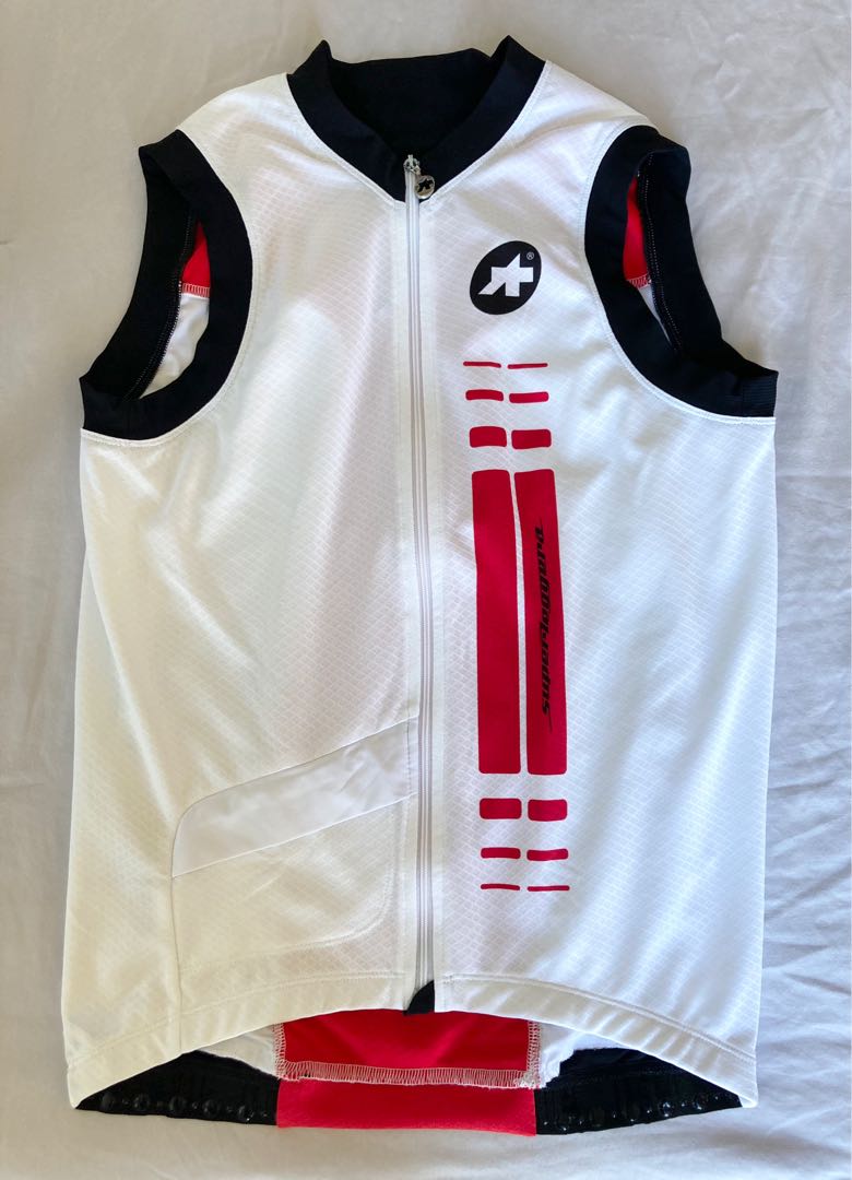 assos cycling gilet