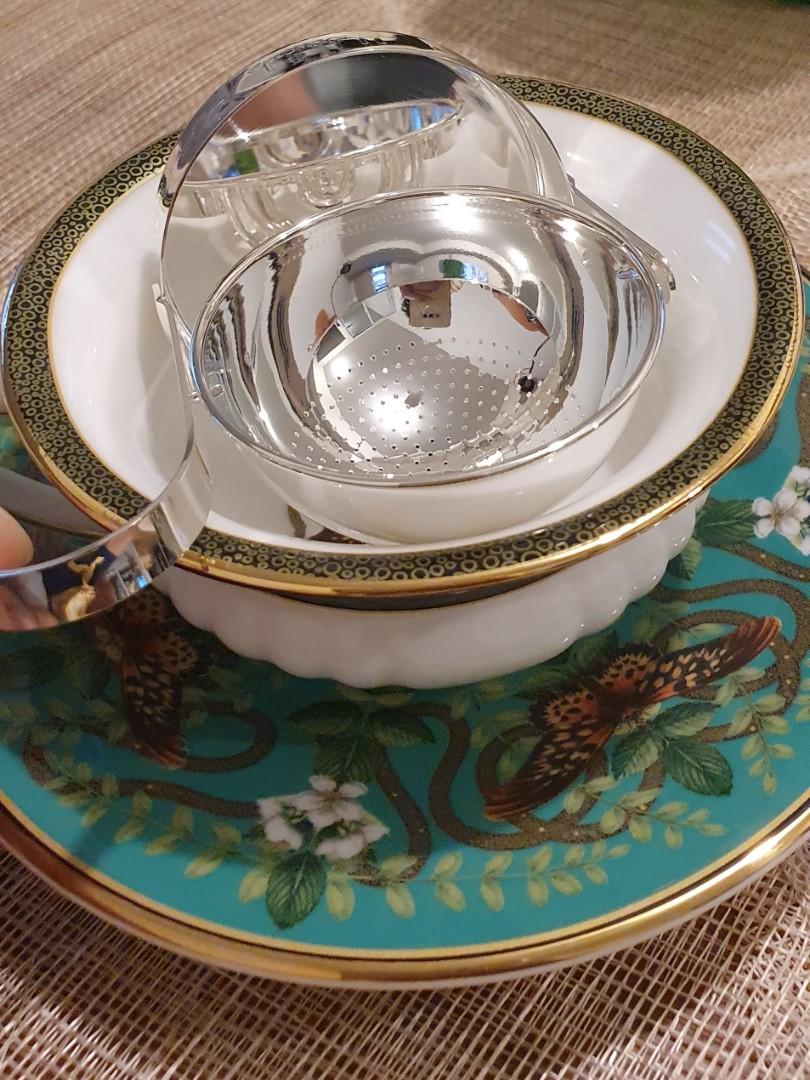Harrod's silver plated tea strainer (Category: Coffee & Tea Tableware) located in Makati City. Submitted by acleancloset (Listing ID 1160571216, Image 3). Description: Elevate the experience of serving guests your favourite blends with this Harrods strainer. Designed with a revolving function for ease of use as you pour, it boasts a silver-plated design that is sure to sparkle in the fading afternoon light..