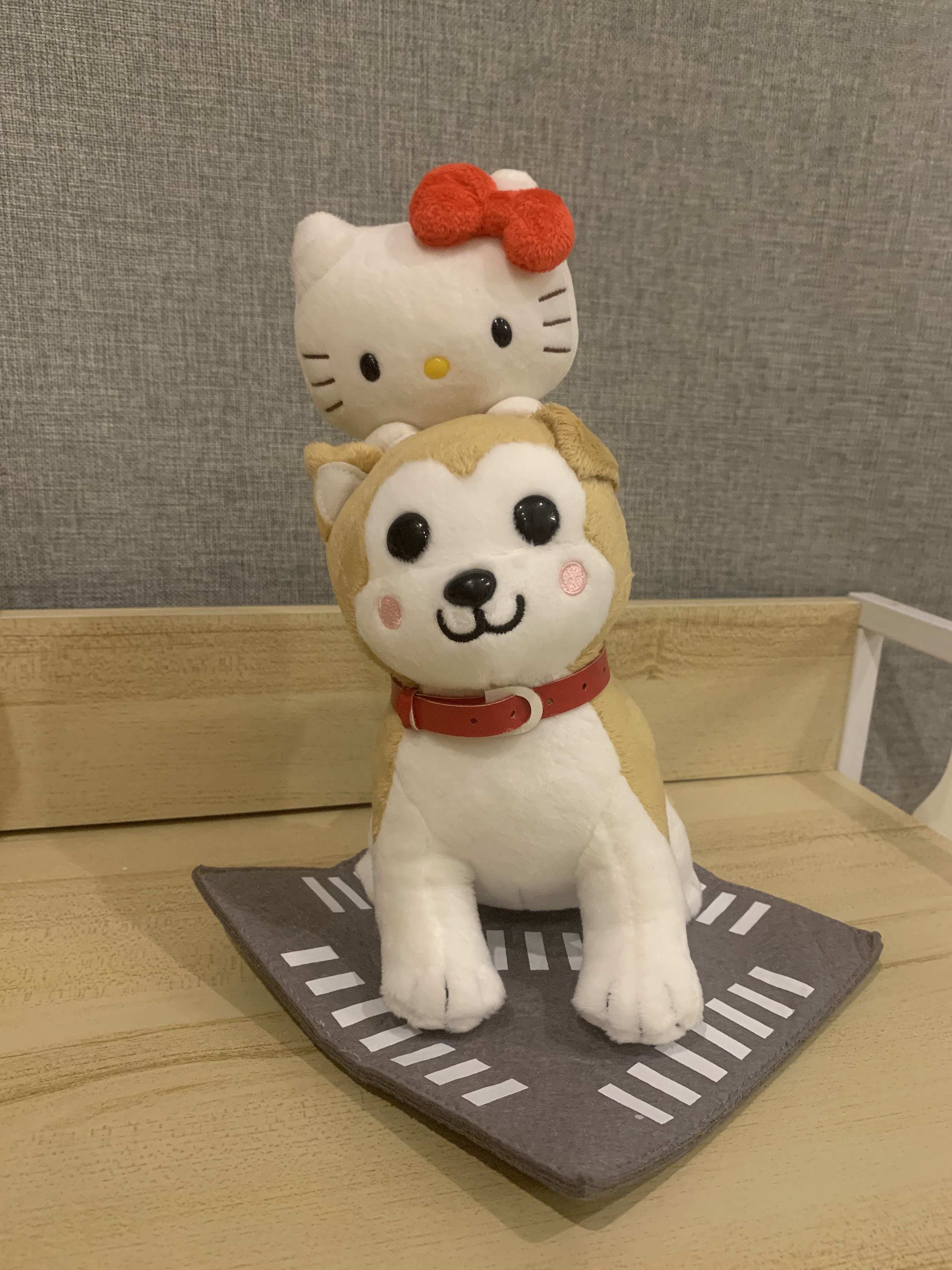 Hello Kitty with Hachiko Dog on Street Plush, Hobbies & Toys, Toys
