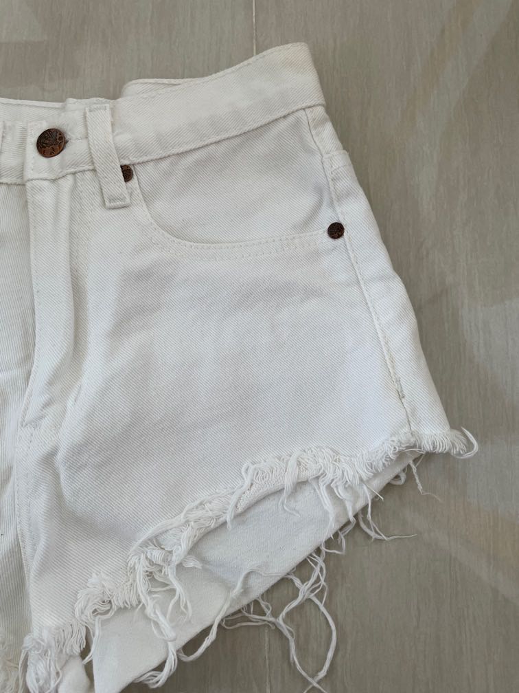 BNIP High Waisted White Denim Shorts, Women's Fashion, Bottoms, Shorts