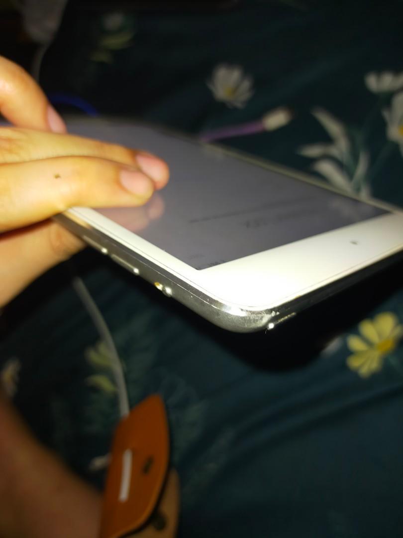 Ipad Mini 2 32gb Activation Lock (Category: iPad) located in Quezon City. Submitted by depolarize (Listing ID 1160555799, Image 3). Description: ipad mini 2 wifi 32gb includes: - unit - case issue: activation lock nabili ko po ito second hand. di ko na po macontact original owner kaya di ko maunlock. kayo na lang magpabypass. needs change of tempered glass. di ko po tinatanggal para di magasgas main screen. issue: may bump sa gilid pero di naman 